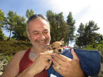 Българският Сизър Милан прави от звяра душичка