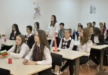 Чуждият език с повече часове (ОБЗОР)