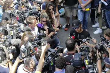 Люис минал на алкохолна диета