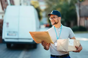 Как се пращат заклан петел и шимпанзе по куриер