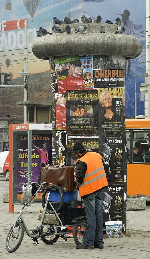 Над 1 800 непочистени предизборни плакати в столицата