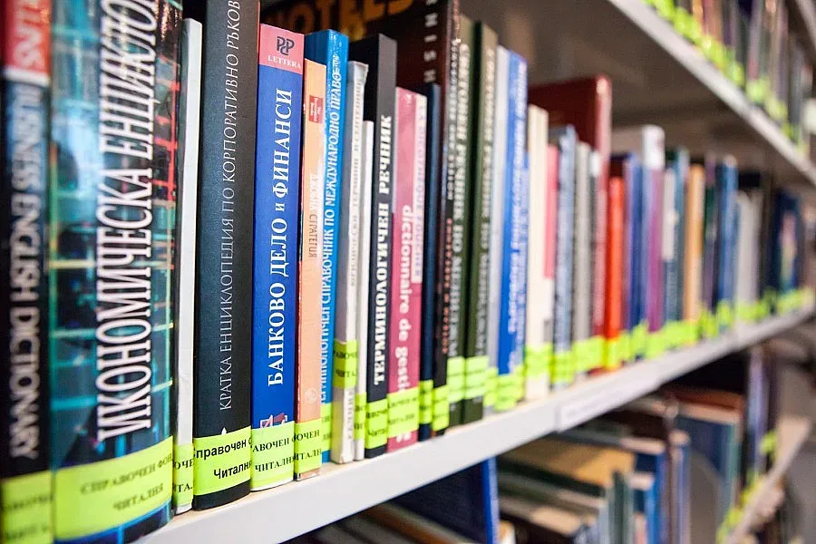 Библиотеката на НБУ стана на 20 години