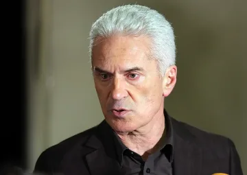 Волен атакува Цацаров