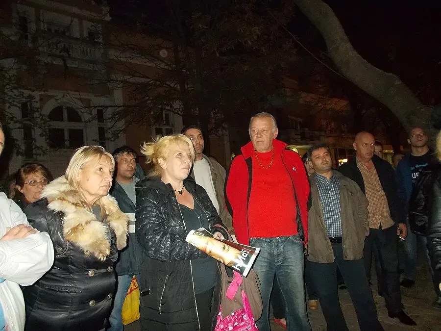 Шепа добричлии се събраха на протест пред областна администрация