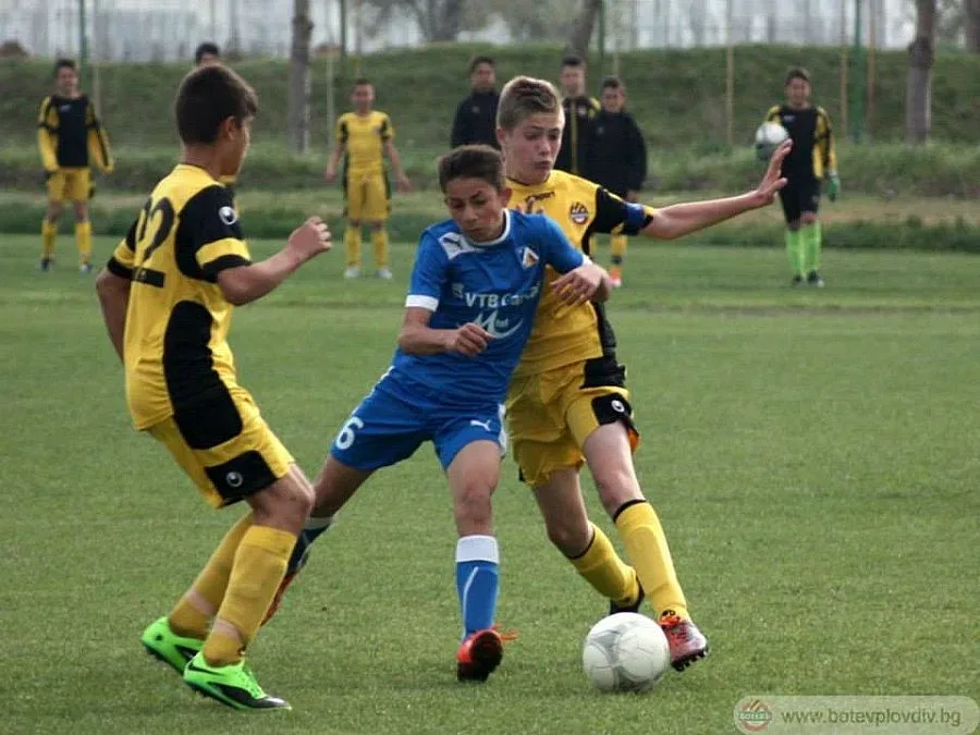 Емигранти уредили "Левски" с капитан