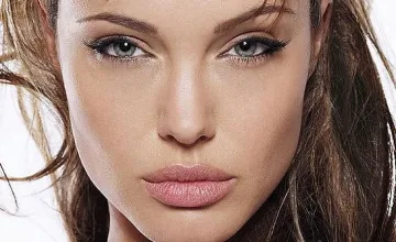 Джоли: Любовните ми сцени с Брад Пит са абсурдни 