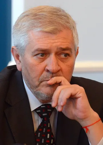 Целта на здравната карта не е да затваряме болници