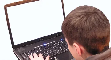 Заплаха за убийство във Фейсбук спря момиче от училище