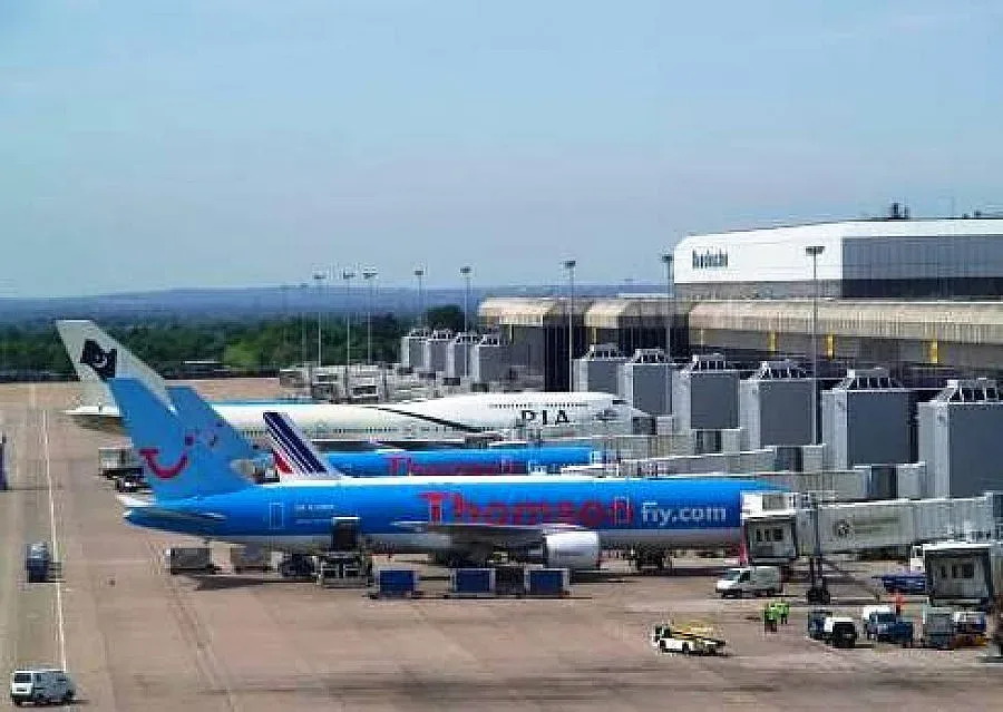 Летището в Кайро е частично парализирано