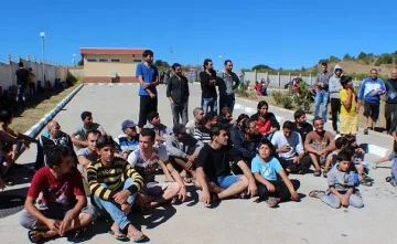 ЕС иска Македония да приеме 20 000 бежанци