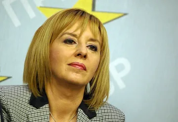 Манолова: В Изборния кодекс не пише да се заключват хора