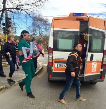 Линейки, пожарни и ранени във Враца (СНИМКИ)