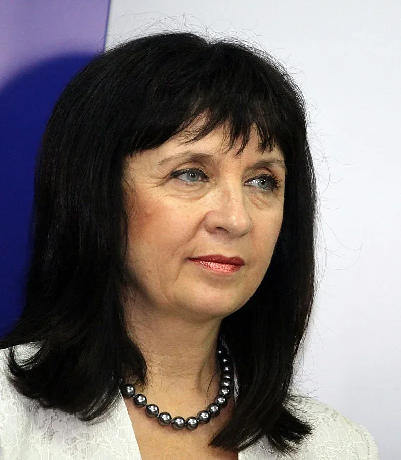 Кастрева: Децата ще учат повече чужд език