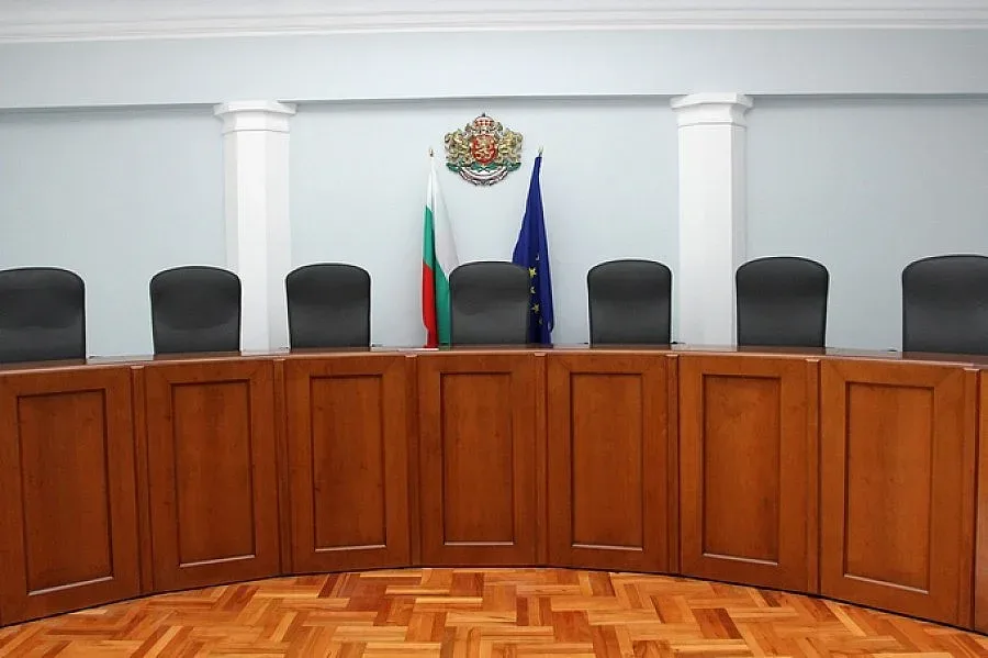 Новите конституционни съдии полагат клетва днес