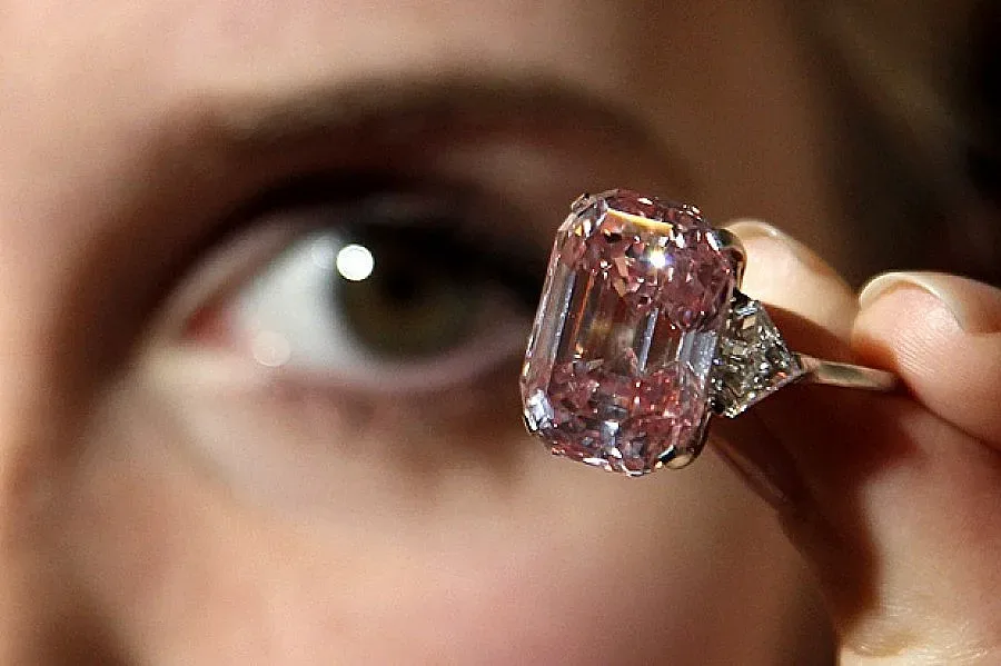 Продадоха диамант за 28,5 млн. долара