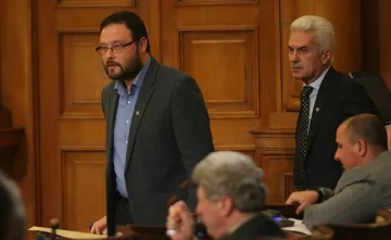 Сидеров и Чуколов тръпнат, НС решава за имунитета им