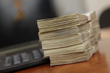 Данъчните получават данни за парите на българи в чужбина