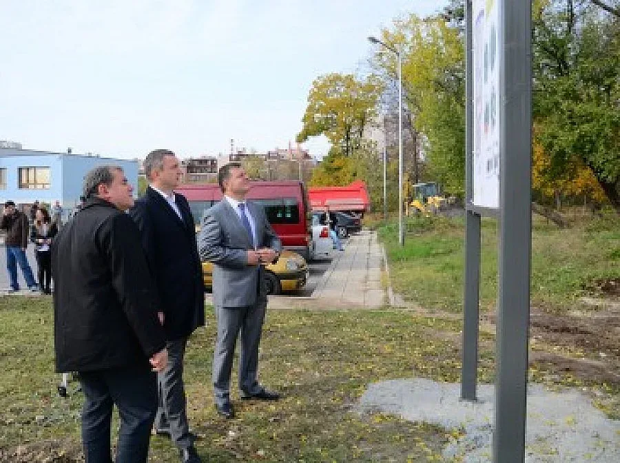 Кметът Иван Портних с първа копка на нов парк