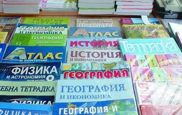 Риск да няма нови учебници догодина