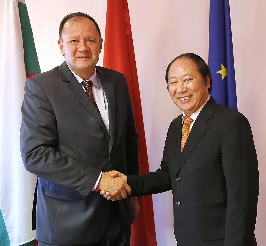 Михаил Миков се срещна с виетнамския посланик