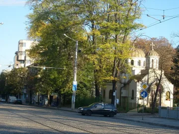 Девойка скочи от 5-ия етаж в София