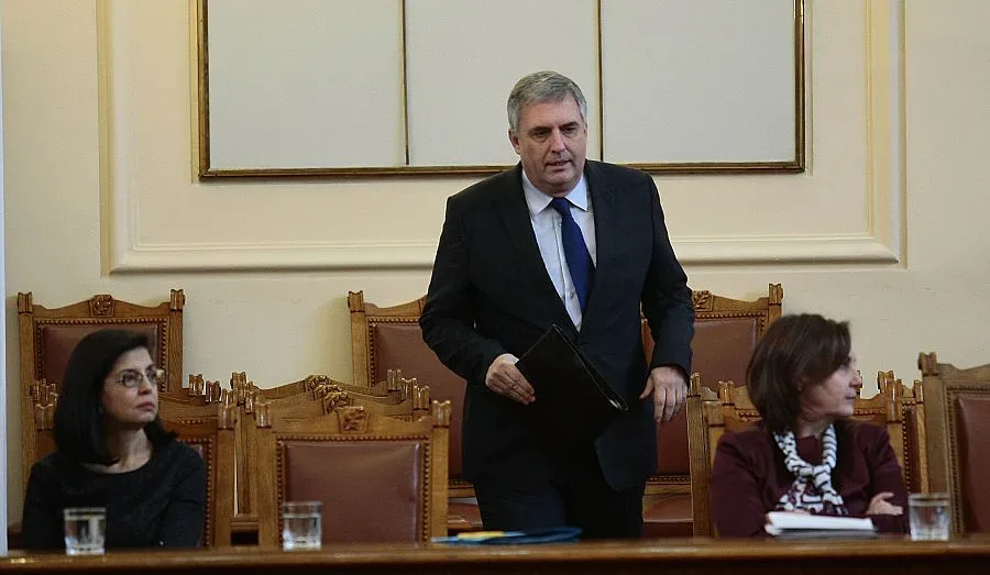 Калфин: Подкрепям министър Бъчварова