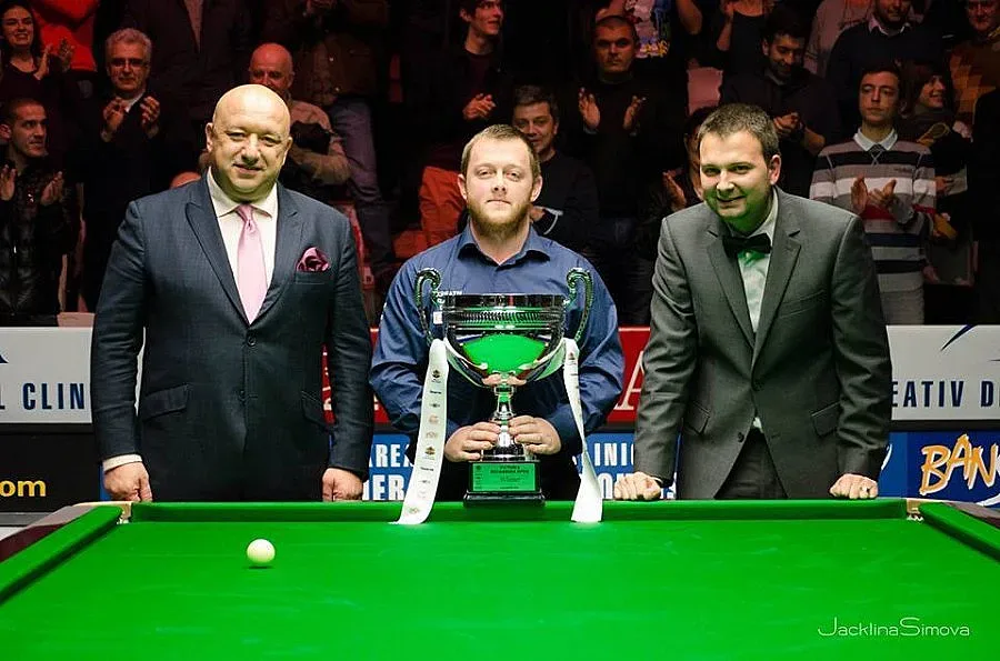 Кралев награди Марк Алън с купата от Victoria Bulgaria Open
