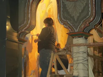 Изографисват катедралния храм на Банско