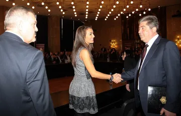 Първанов търси партньори в центъра