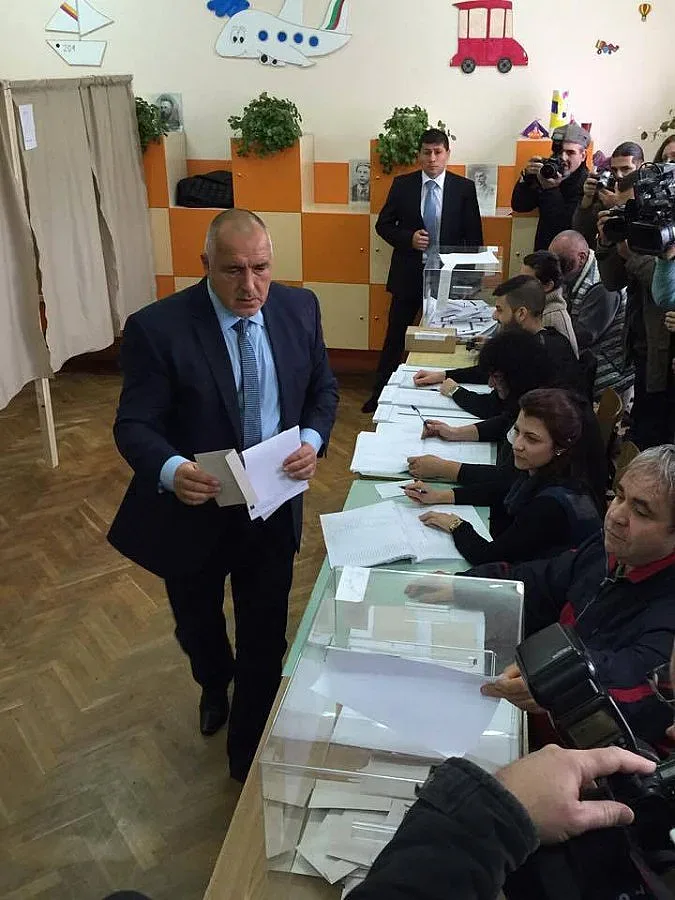 Ремонтират път след подписка до Борисов