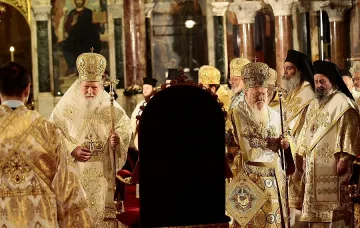 Двама патриарси благословиха децата на загиналите полицаи