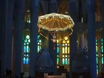 Исус Христос ще гледа Барселона от 172 метра