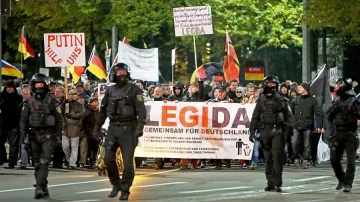 Протест в Берлин: Спасете Германия, спрете Меркел! 