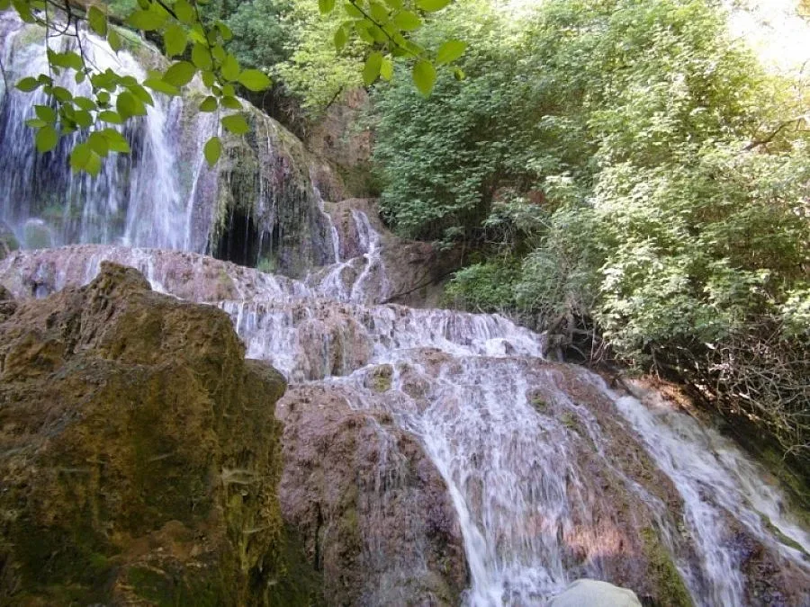 Спасители: Затрупаните на Крушунските водопади имат малки шансове