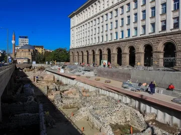 Забраниха арките на Ларгото