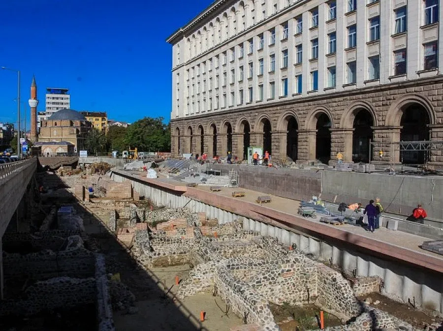 Забраниха арките на Ларгото