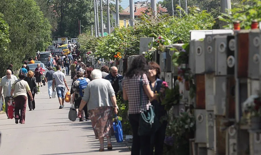 Допълнителен транспорт за Задушница в София