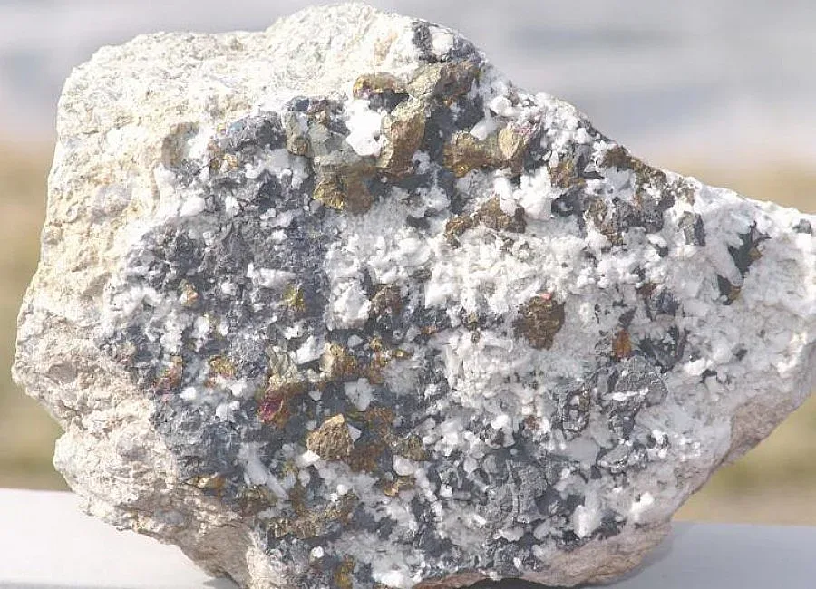 Родна фирма добива медна руда в Куба