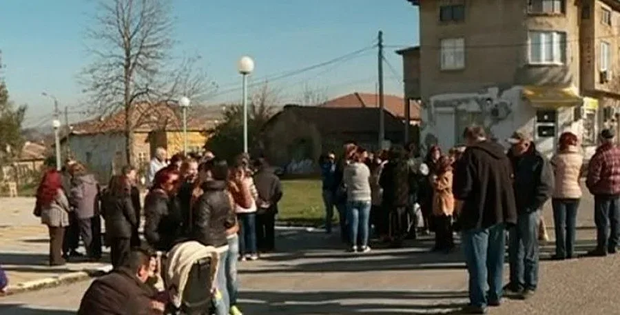 Жителите на Батановци на протест, искат нов кмет