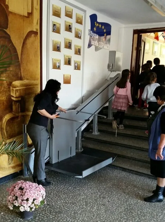 Специална рампа помага на деца с увреждания в момчилградско  училище 