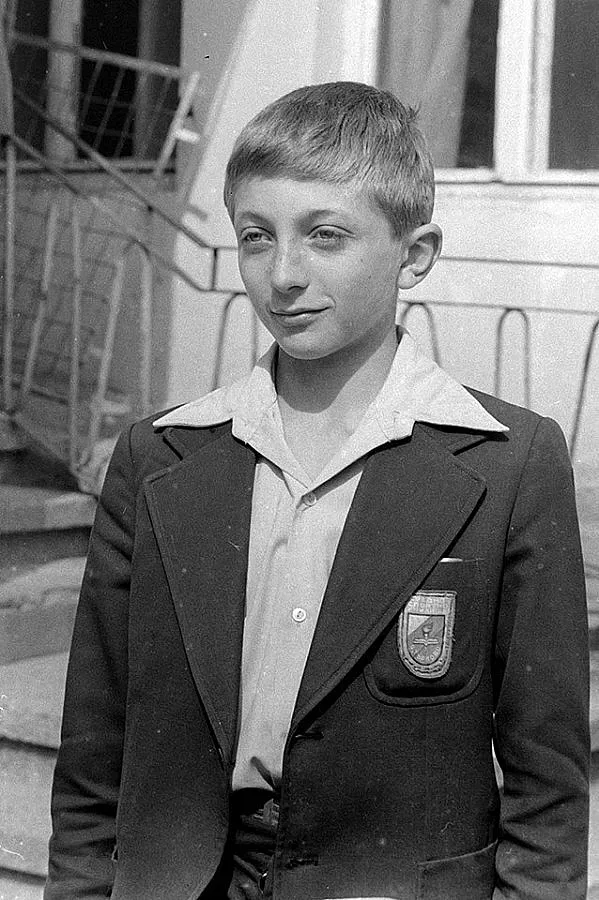 Загадката: Кой е този великан на снимката? 