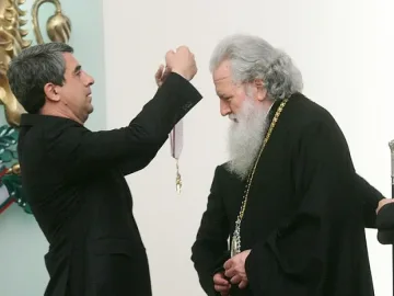 Президентът връчи орден "Стара планина" на патриарха