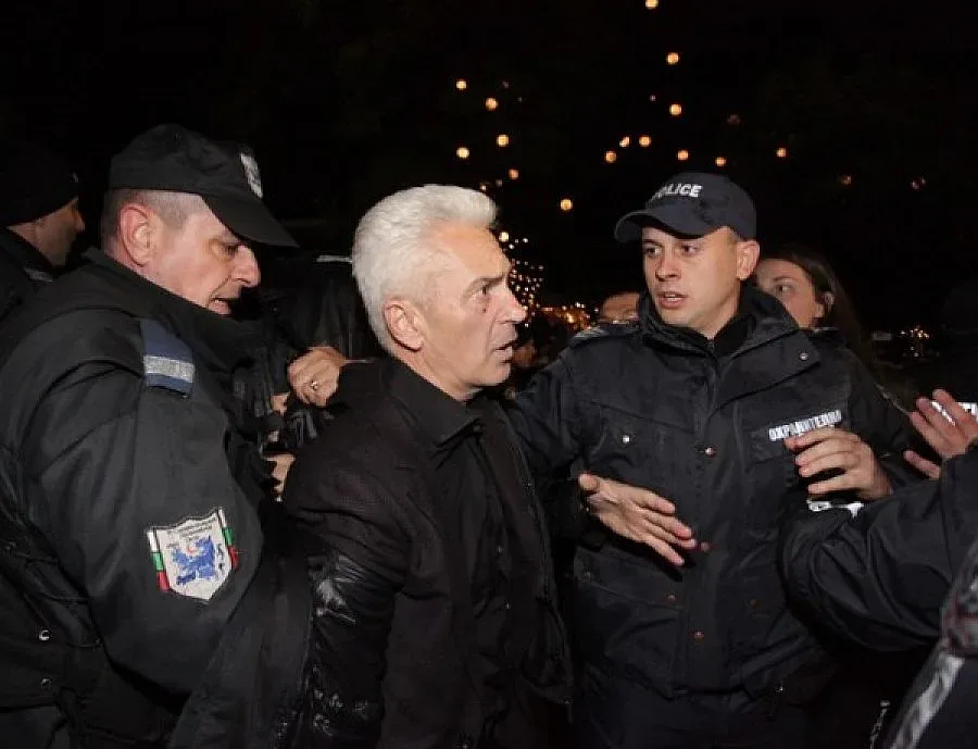 Сидеров остана без имунитет