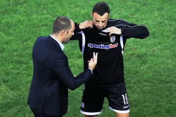 Бербатов дава съвети на Тудор