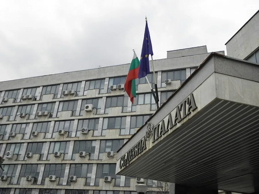 Баща се жали в съда, че дъщеря му не е съветник