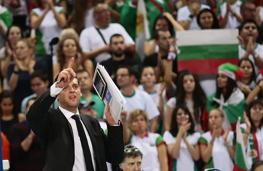 Гибона: Физическото да се извади от учебната програма