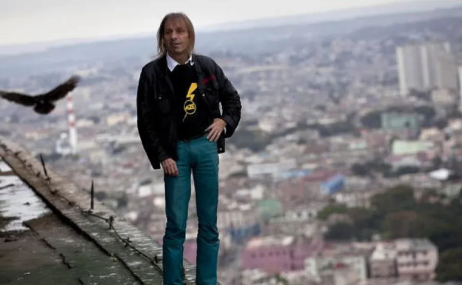 Човекът-паяк се качи от 36-етажна сграда в Париж с голи ръце (ВИДЕО)