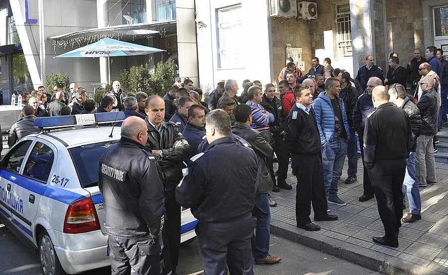 Полицаи от Хасково блокираха пътя към Димитровград и АМ "Марица"