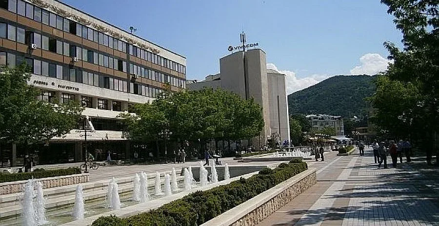 Съветници чакат владика на първата си сесия