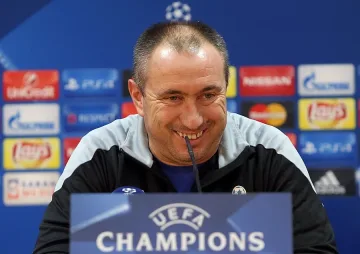 Мъри се гласи да тупа "дюшеци"